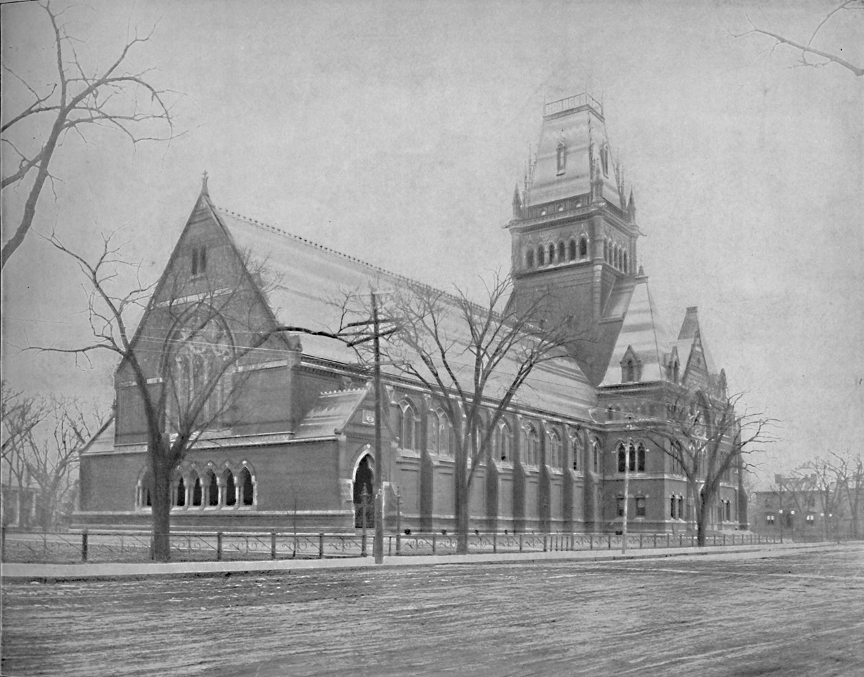 马萨诸塞州剑桥市纪念堂，约建于1897年。 作者 不明