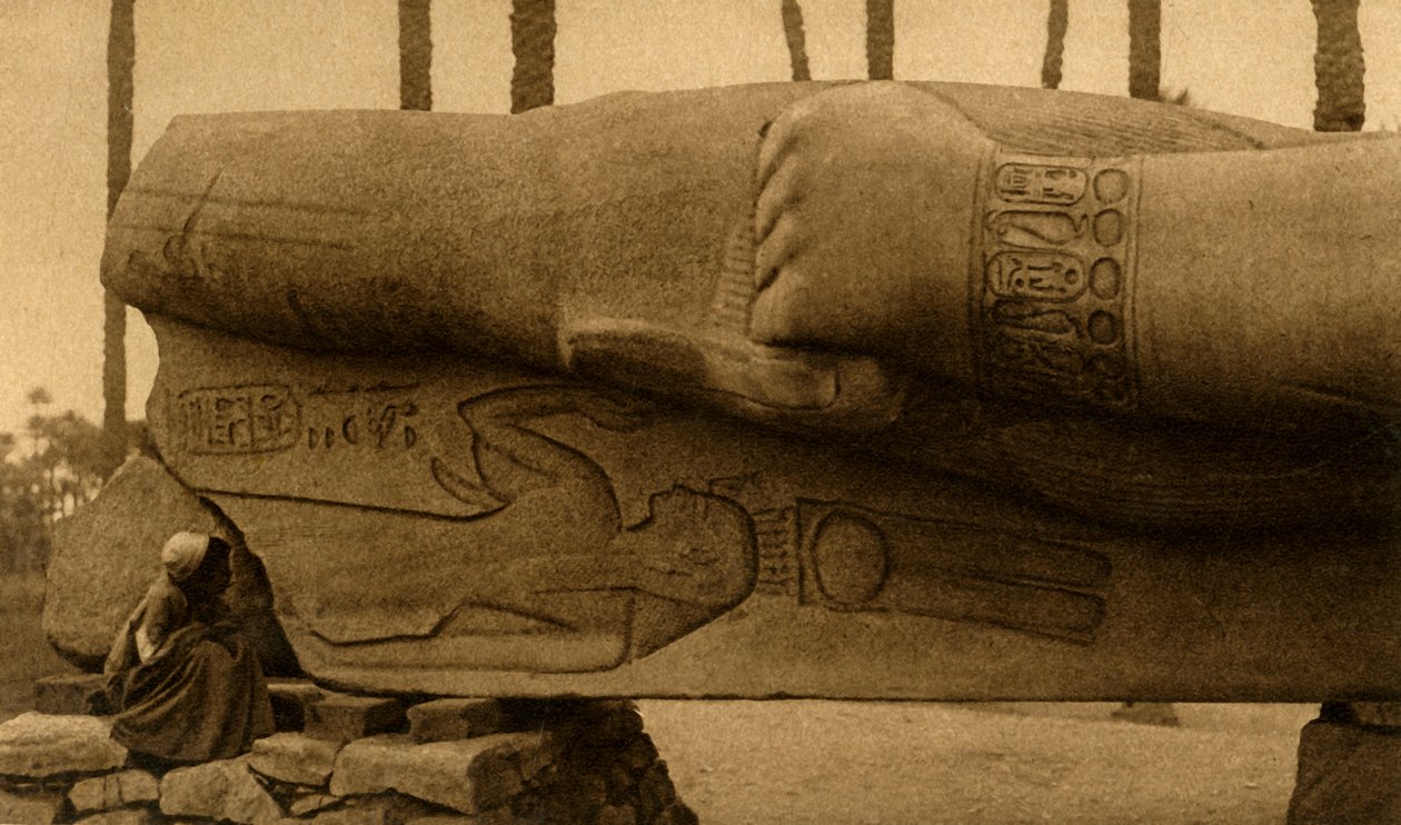 孟菲斯-拉美西斯二世巨像（c1918-c1939）。 作者 不明