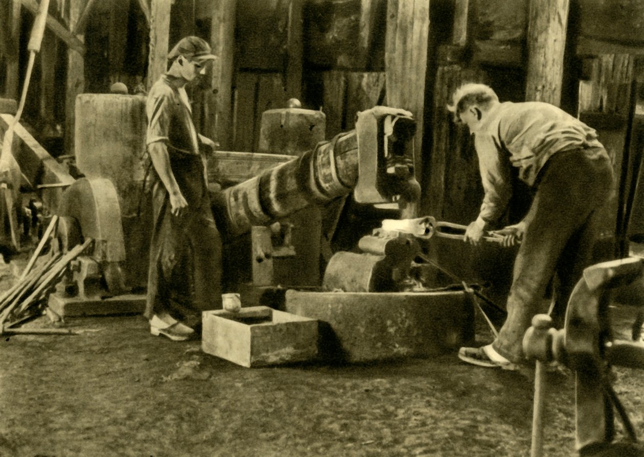 奥地利施蒂里亚州的金属工，大约于1935年。 作者 不明