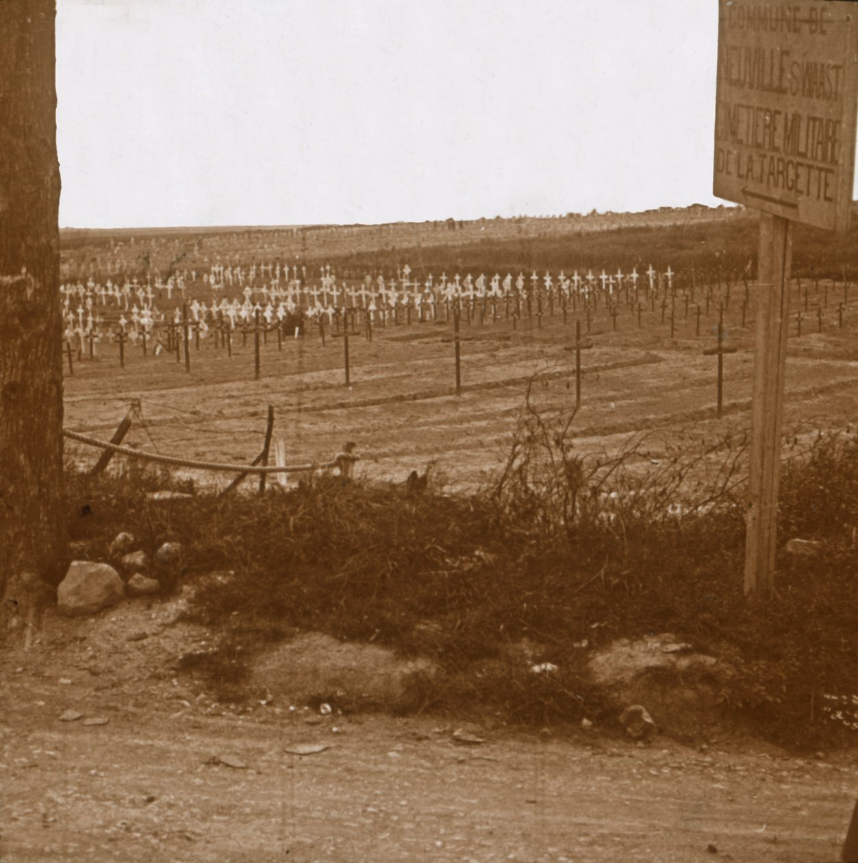 法国北部诺伊维尔圣瓦斯特军事公墓c1914-c1918 作者 不明