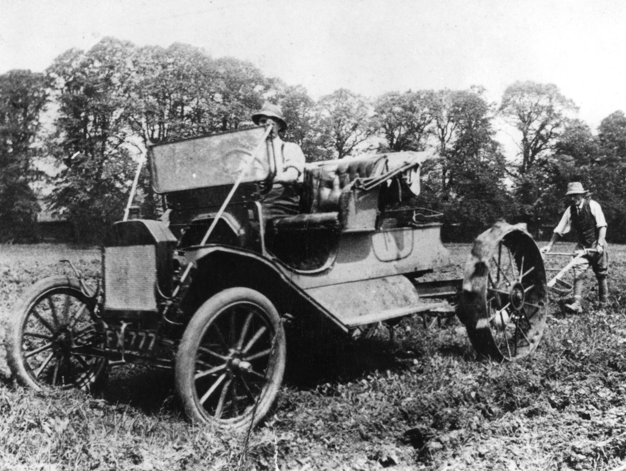 T型福特与斯蒂芬森农业改制，苏塞克斯，1917年 作者 不明