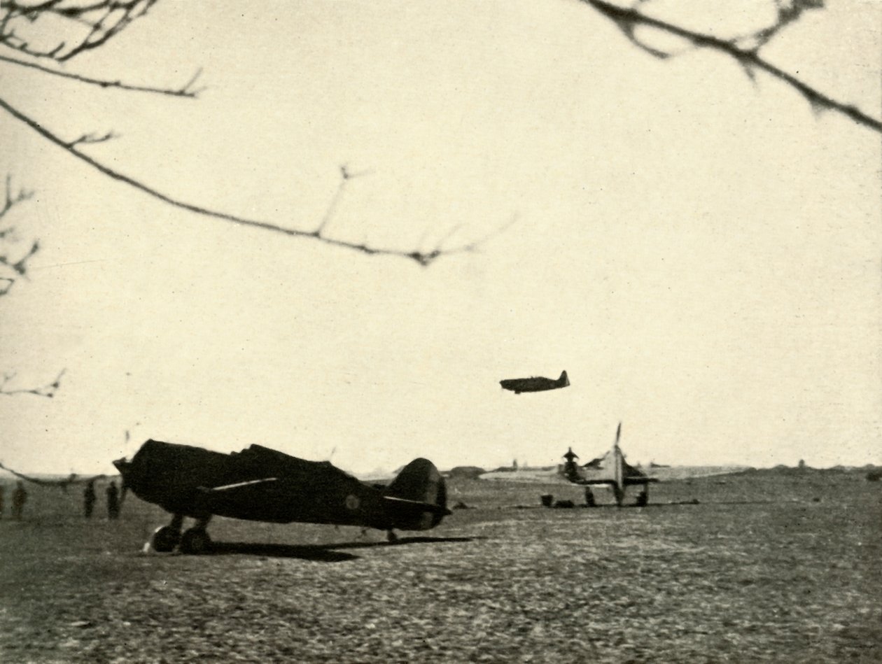 1939年至1940年（1941年），在法国法西斯·柯蒂斯·霍克和飓风的瓦辛库尔机场的Morane 406。 作者 不明