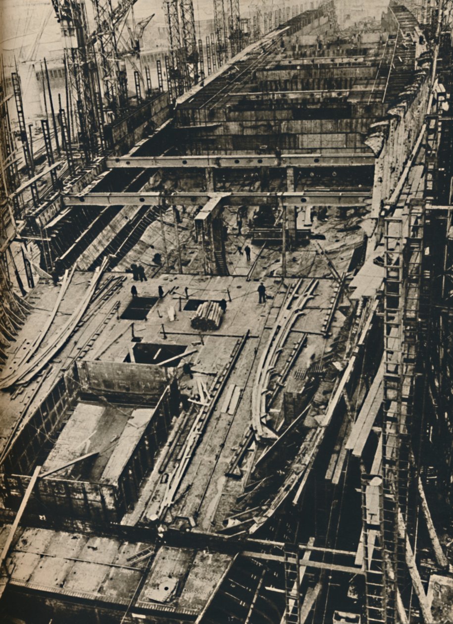 超过1,000英尺长。 1936年至1934年建造初期的玛丽皇后号贝壳 作者 不明