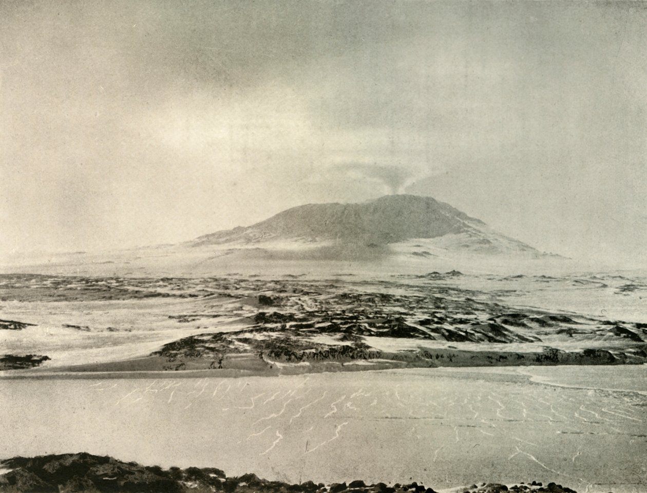 1908年6月14日，埃雷布斯山（Erebus）火山爆发，1909年 作者 不明