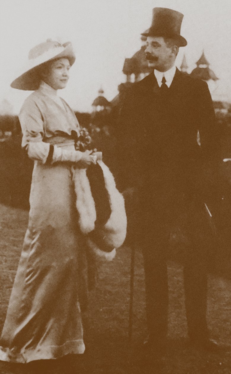 Moura Budberg和她的第一任丈夫von Benckendorf在1913年柏林赛马节上 作者 不明