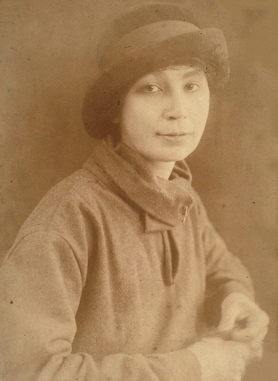 娜塔莉亚-谢尔盖耶夫娜-冈察洛娃1881-1962年在巴黎，1917年。 作者 不明