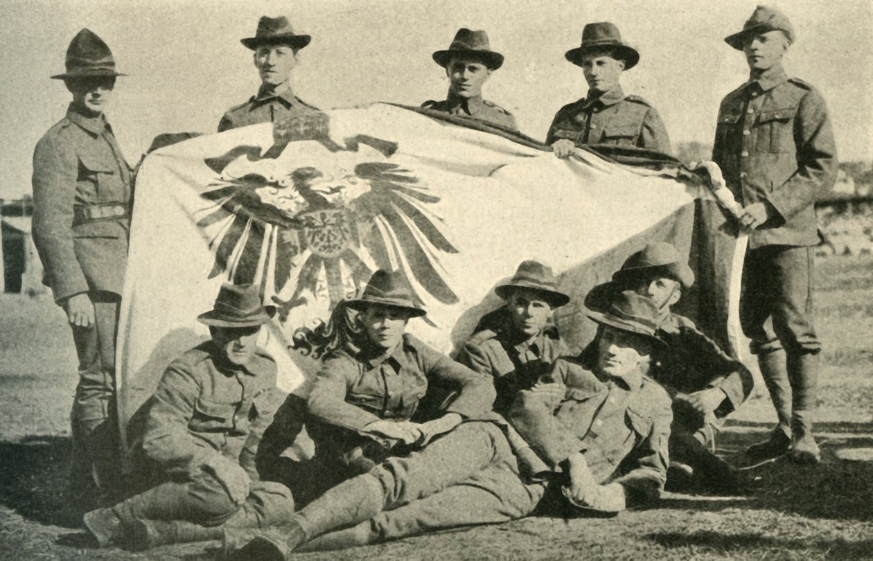 第一次世界大战，1914年，c1920年，新西兰士兵被俘的德国国旗。 作者 不明