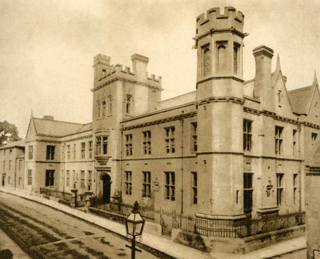 第64号。1923年，诺森特（Northants）的Oundle学校。 作者 不明
