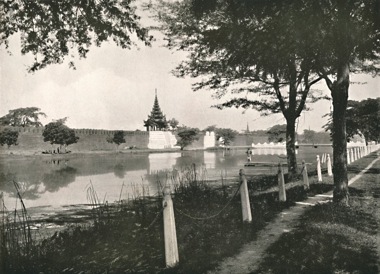 1900年，曼德勒，北护城河和城墙。 作者 不明
