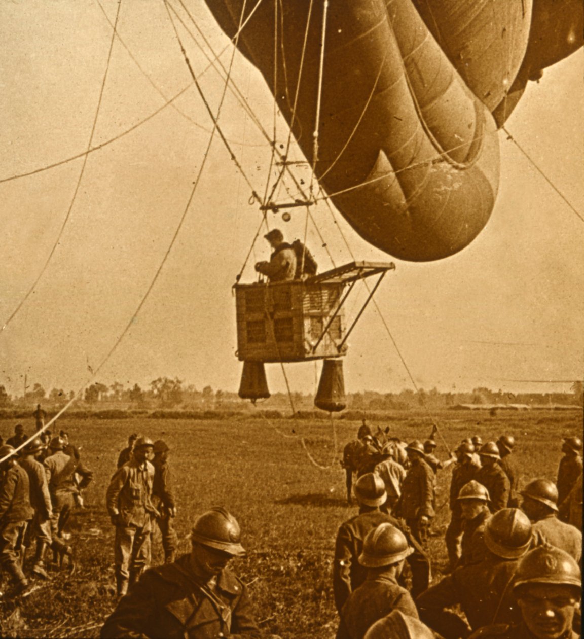 从弹幕气球c1914-c1918观察敌人的位置 作者 不明