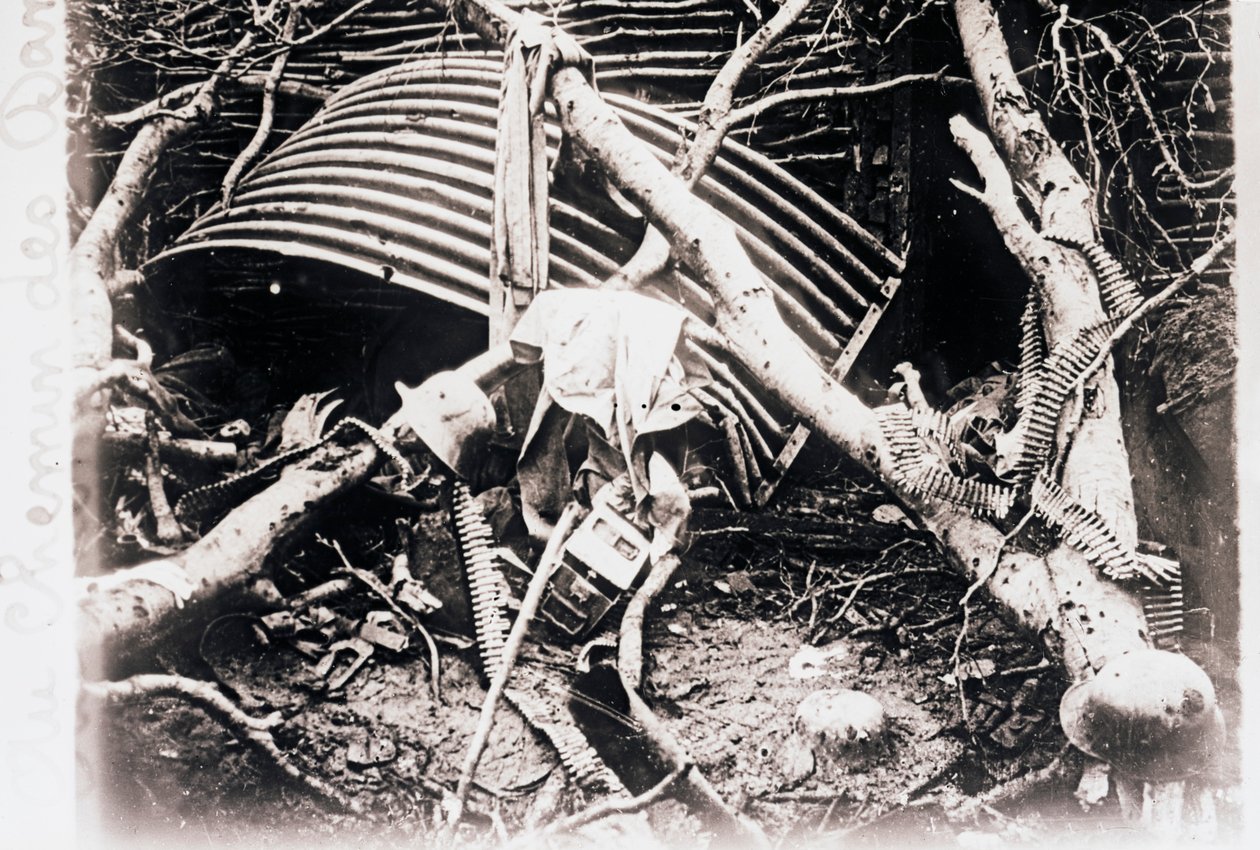 在法国北部的Chemin des Dames上，c1914-c1918 作者 不明