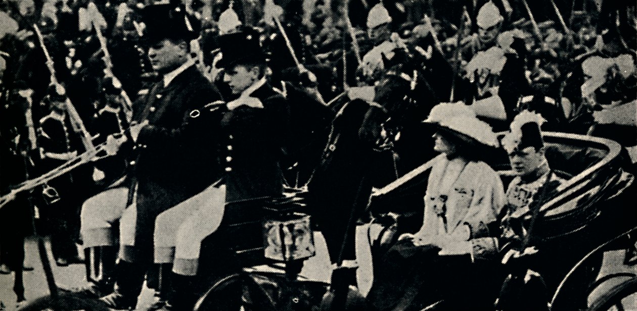 1914年11月22日，新统治时期开幕。 作者 不明
