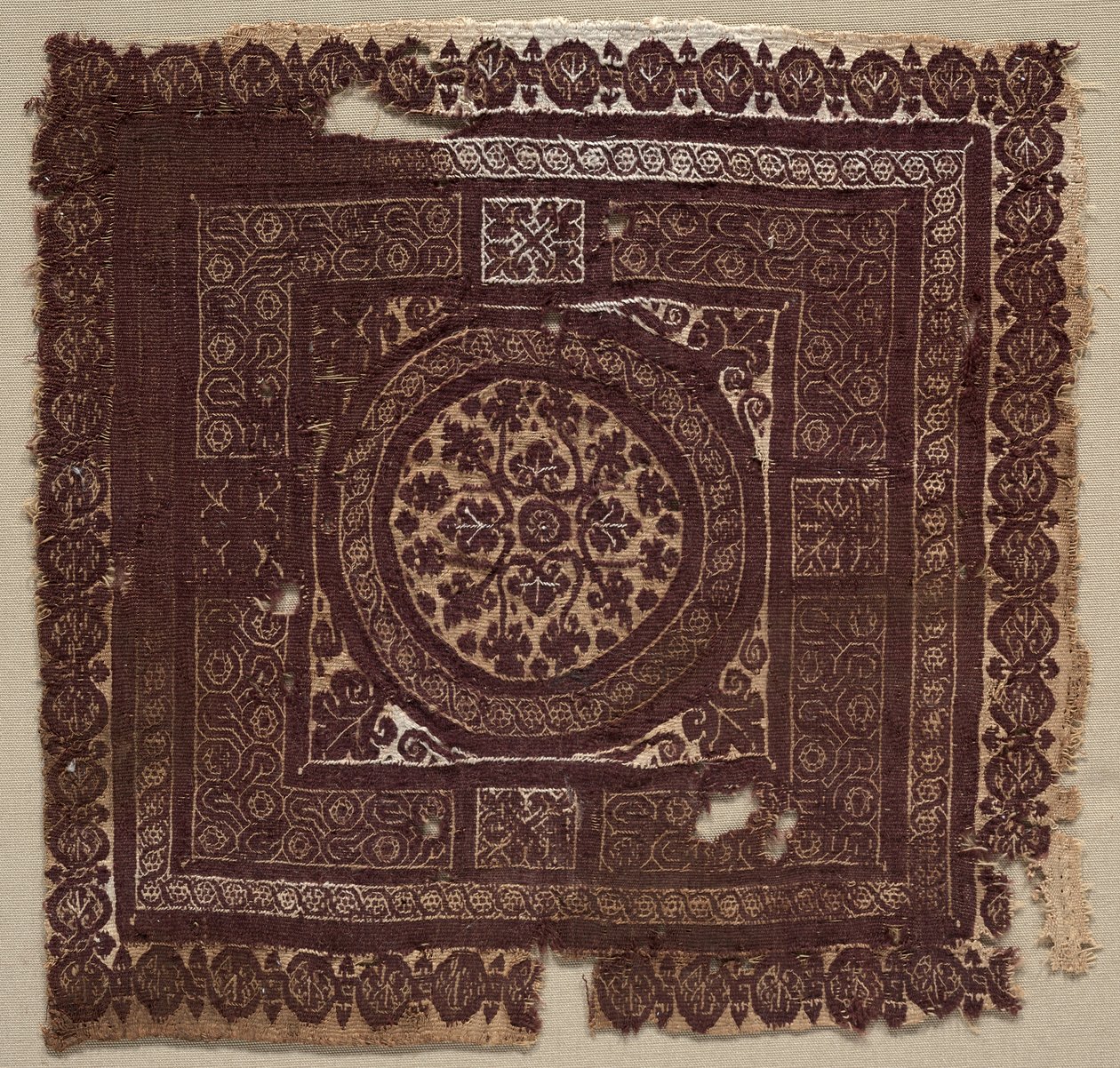 带符号隔行结的装饰品，400-600 s。 作者 不明