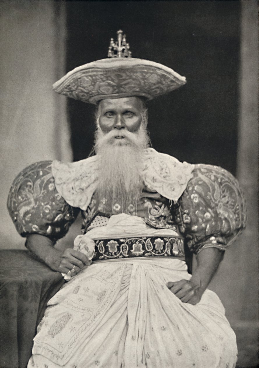 康提地方议会，身着僧伽罗人的旧装，1926年 作者 不明