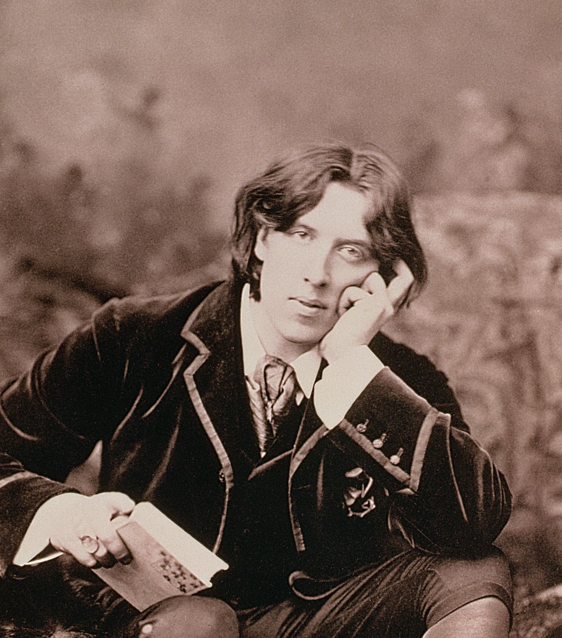 奥斯卡-王尔德（Oscar Wilde），生于爱尔兰的剧作家和机智的人，1882年 作者 不明