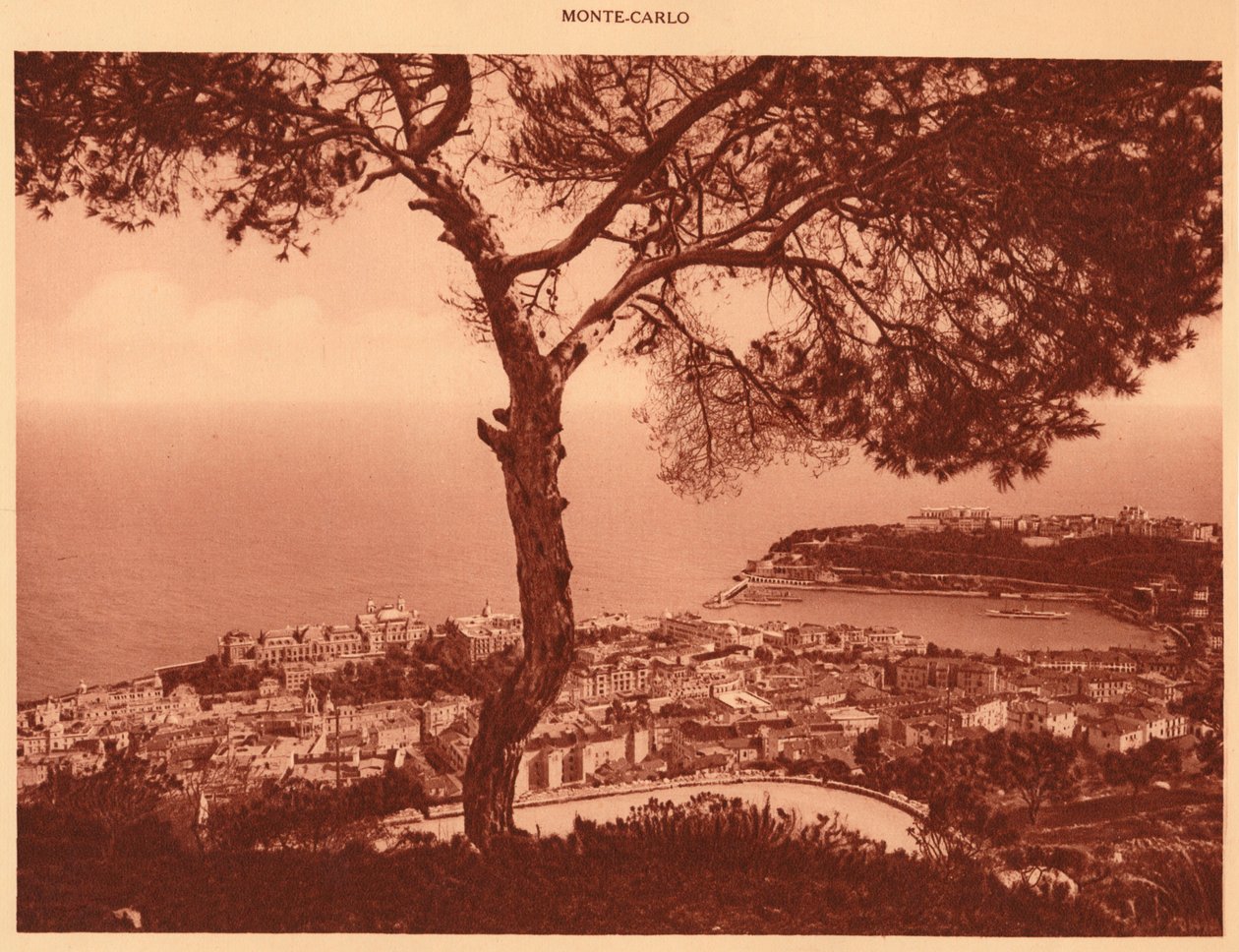 从图比路拍摄的蒙特卡罗全景，1930年。 作者 不明