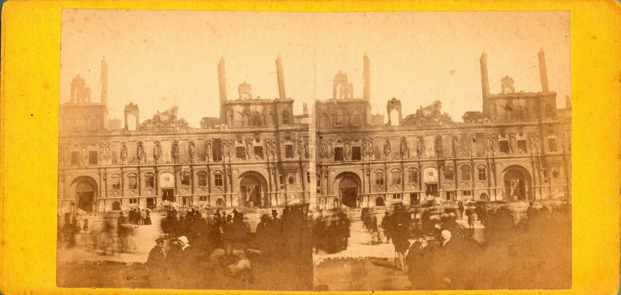 巴黎公社（1871 年）：1871 年 5 月火灾后市政厅酒店的景色。匿名摄影。 在纸板上打印 昏暗。 17x8 厘米 作者 不明
