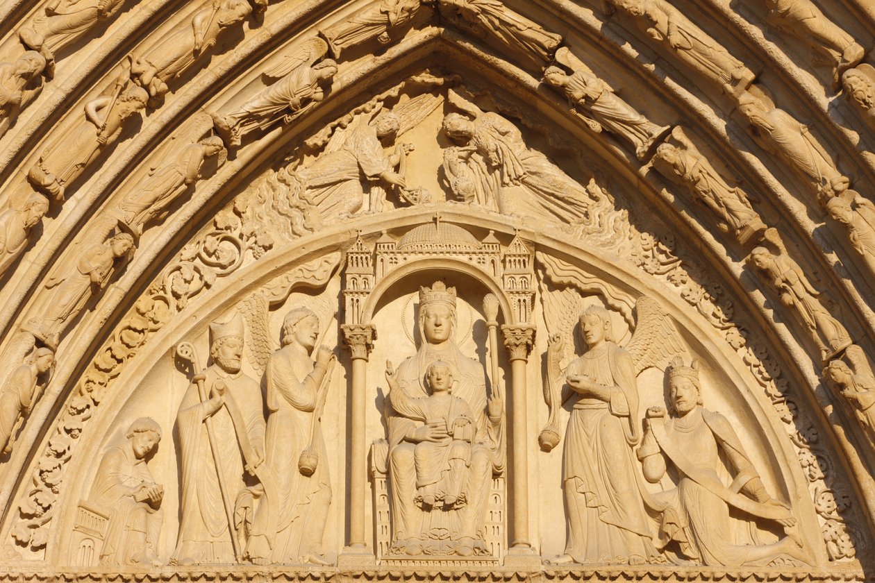 Paris Notre Dame cathedral west wing : Saint Anne