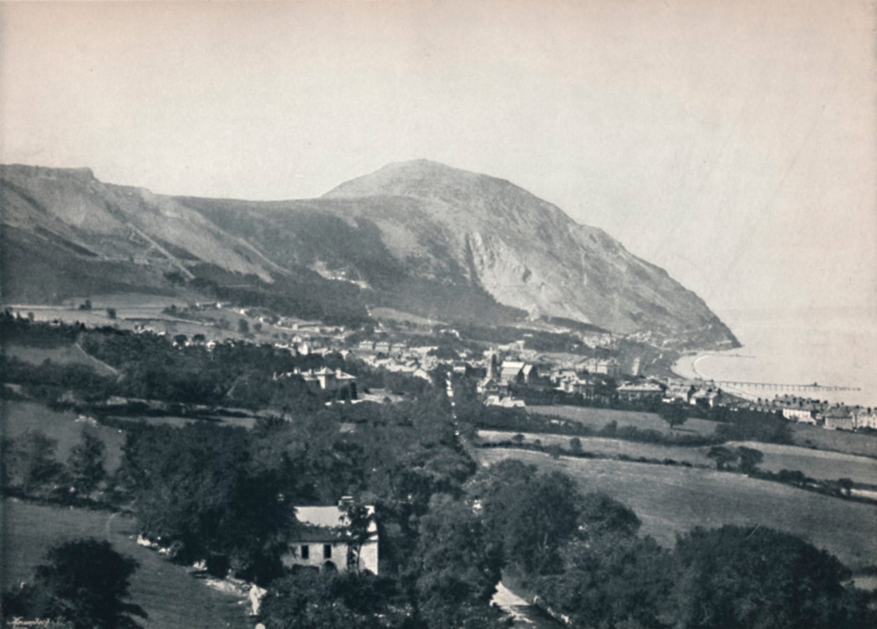 Penmaenmawr-城镇，山区和海洋，1895年 作者 不明