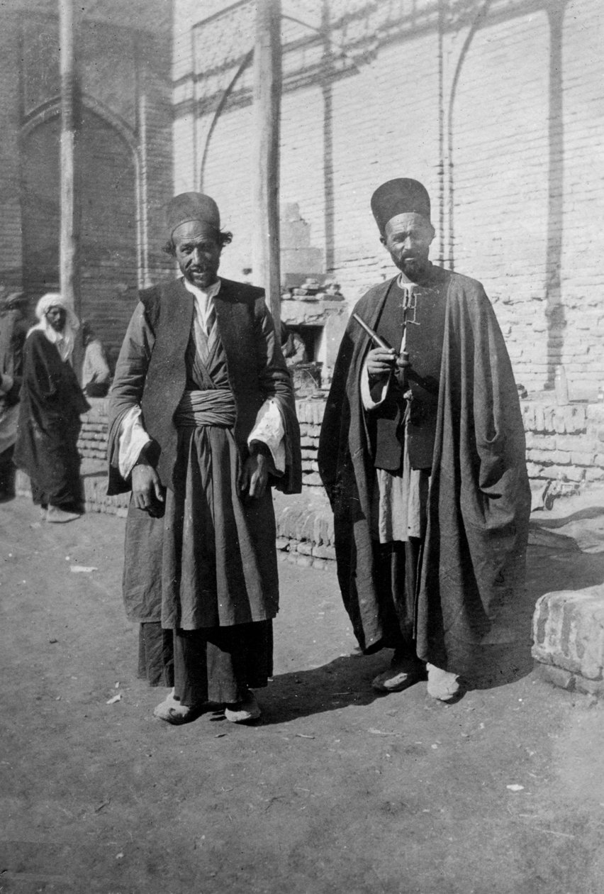 1917-1919年，伊拉克卡齐曼清真寺外的波斯朝圣者 作者 不明