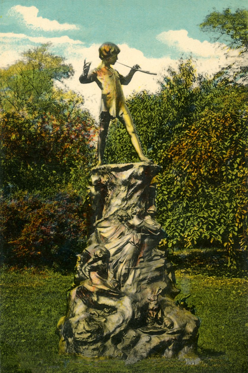 彼得·潘雕像，伦敦肯辛顿花园，1915年。 作者 不明