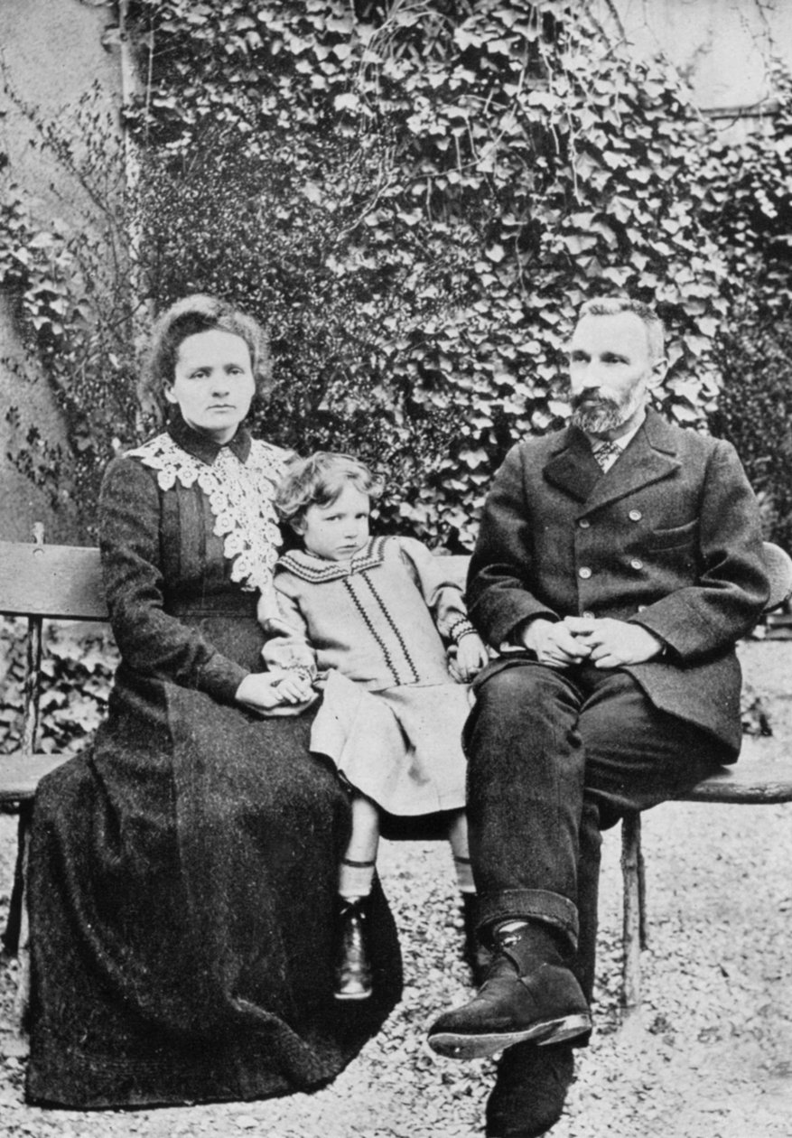 法国科学家Pierre和Marie Curie及其女儿Irene，1904年 作者 不明