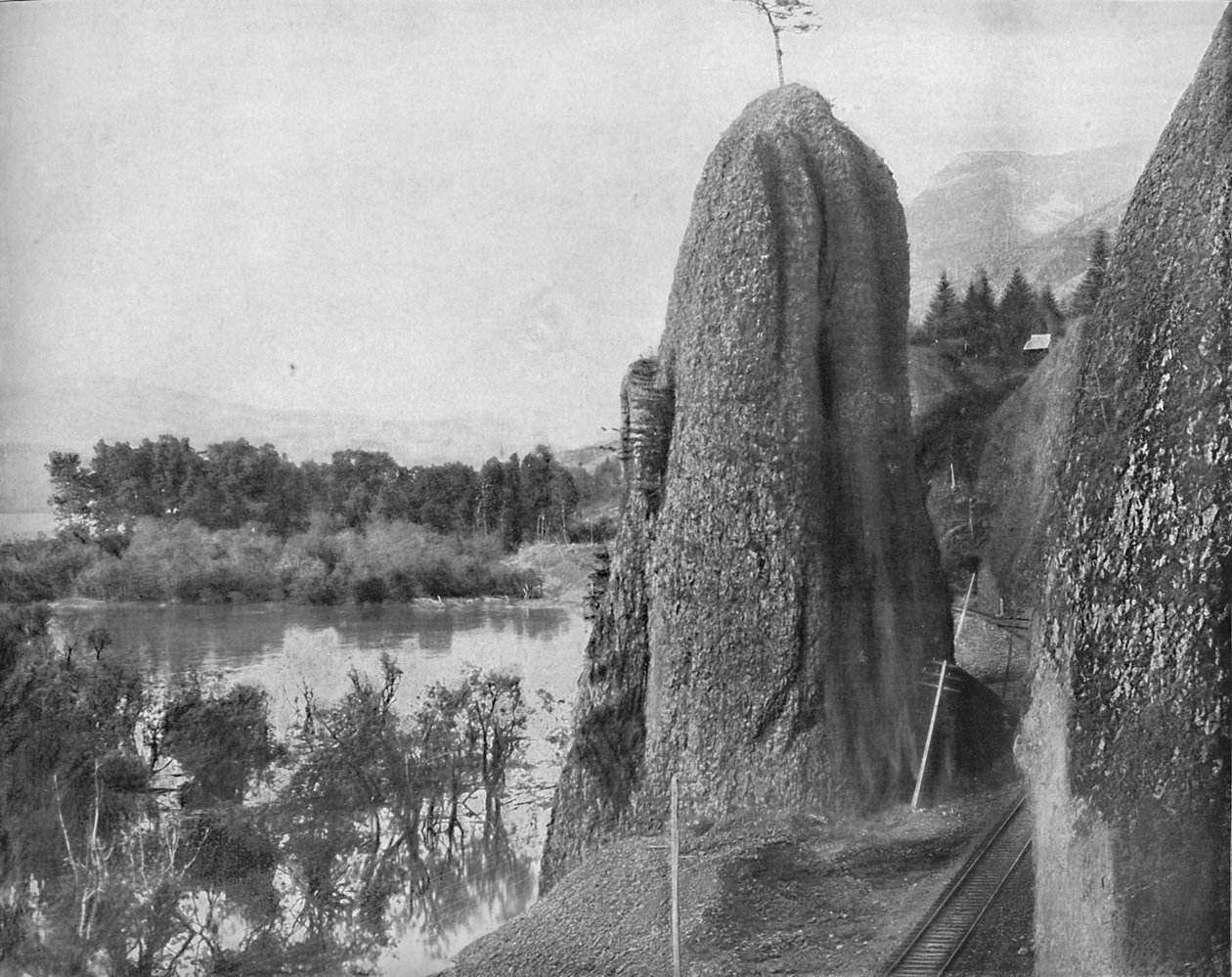 哥伦比亚河赫拉克勒斯的柱子，建于1897年。 作者 不明