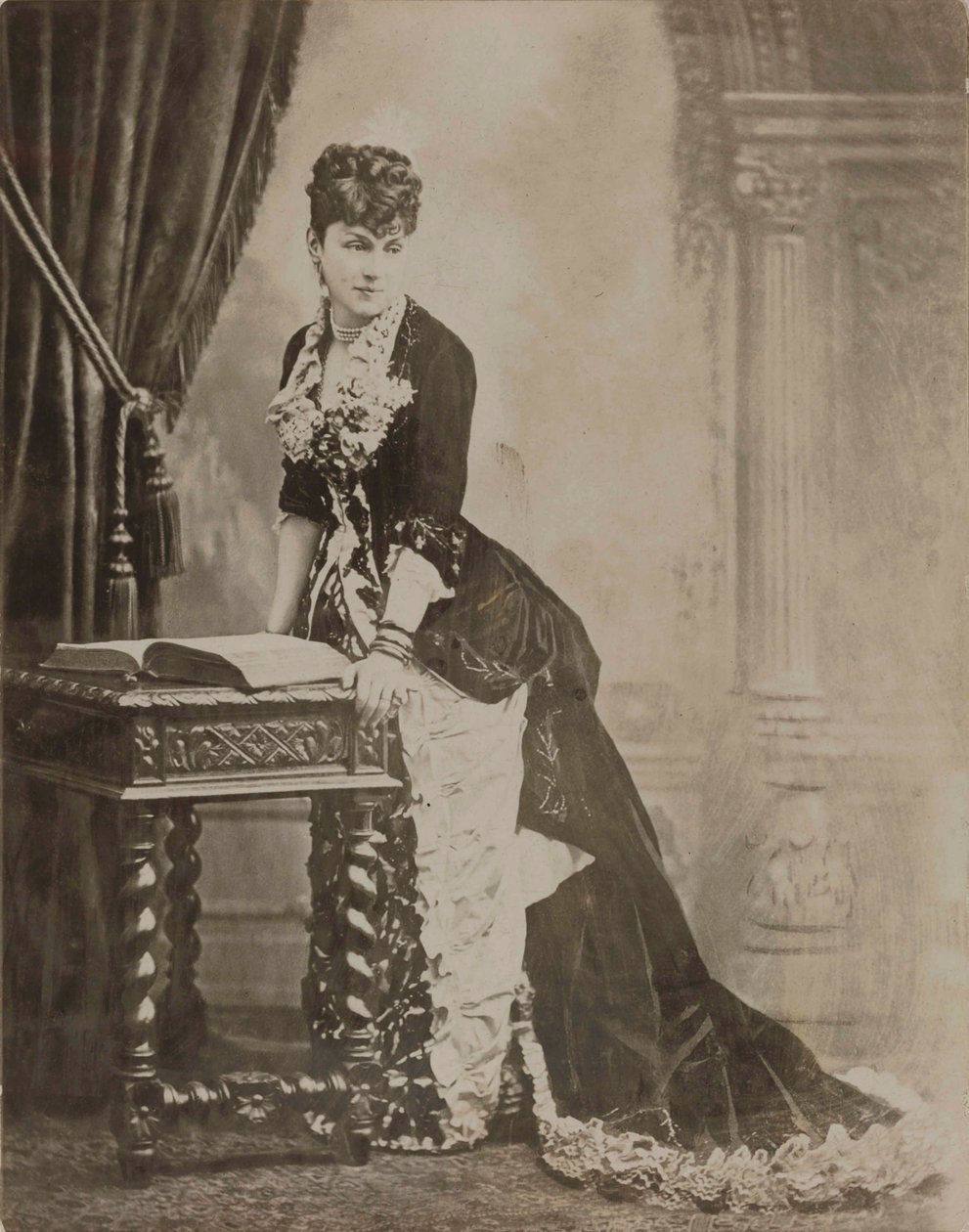 Marie Arconati Visconti侯爵夫人的肖像，她的名字叫Peyrat 1840-1923，1870年。 作者 不明