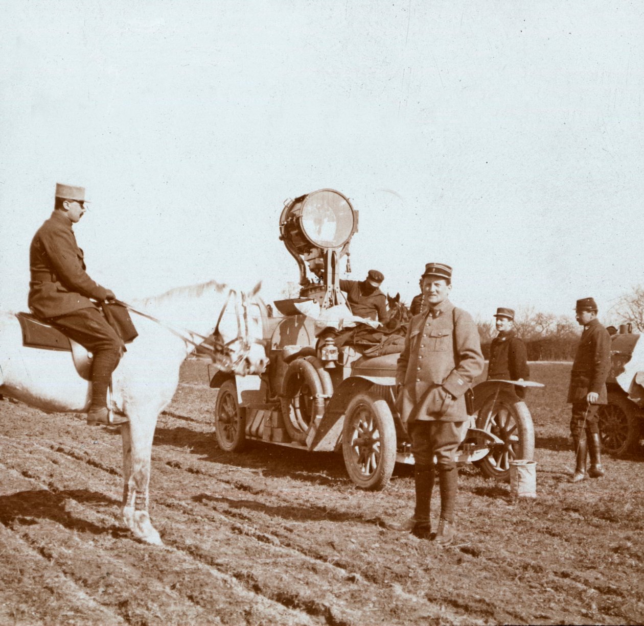 投影仪，法国北部沙隆，c1914-c1918。 作者 不明