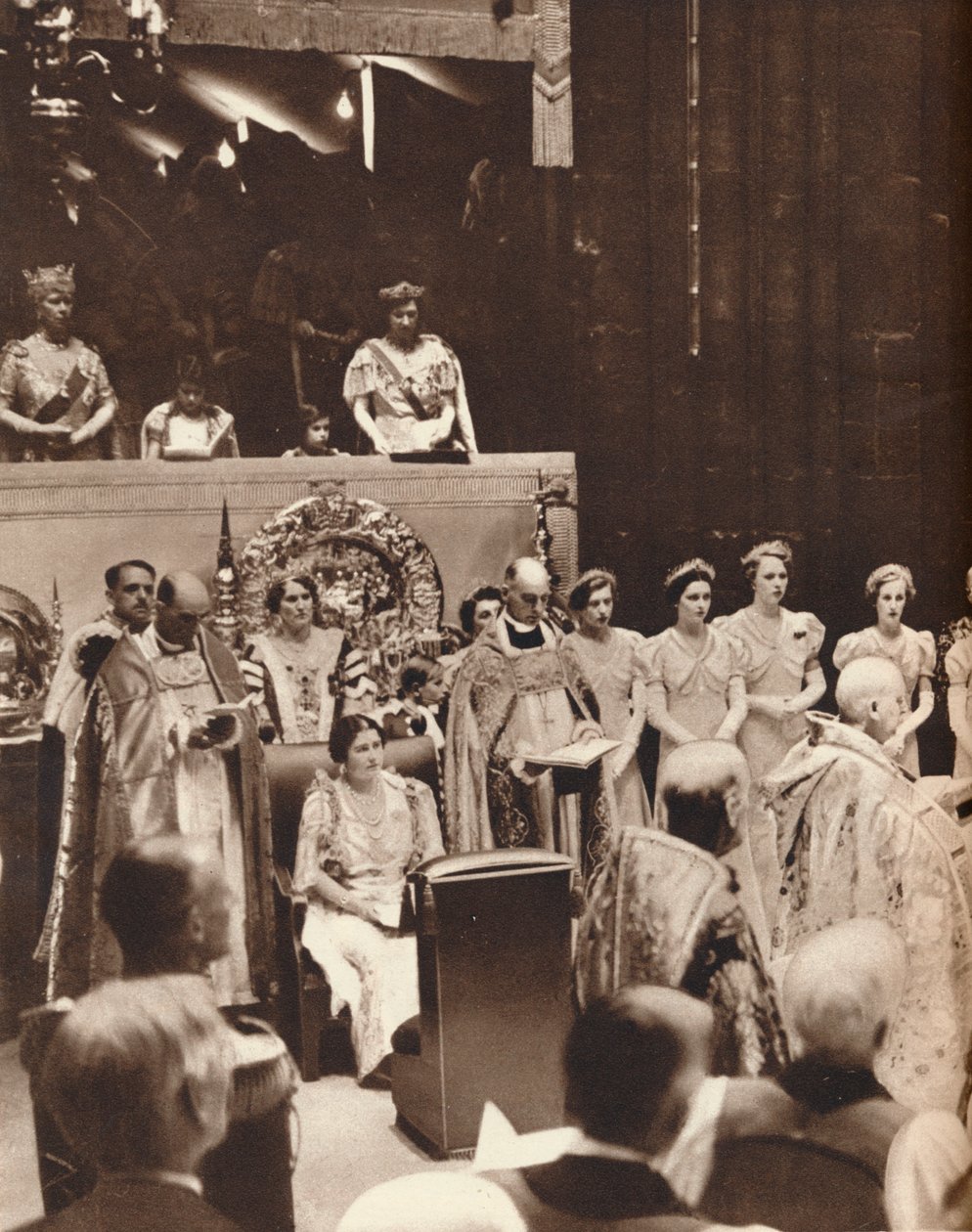 1937年伊丽莎白女王（Queen Elizabeth）在丈夫加冕典礼当天加冕时 作者 不明