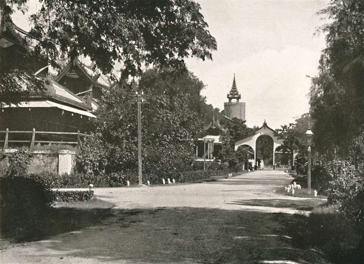 皇后区钟楼，宫殿，曼德勒，1900年。 作者 不明