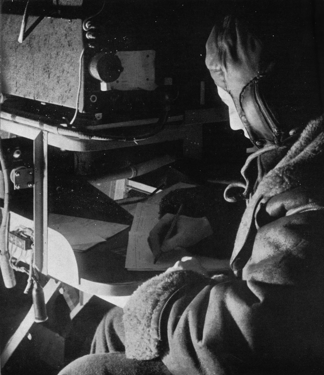英国皇家空军沿海司令部的无线电操作员，c1940 1943年 作者 不明