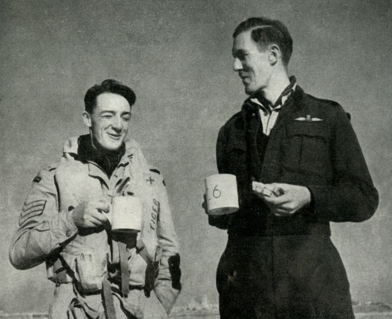 1942年第二次世界大战，马耳他，皇家空军人员在喝茶，1944年。 作者 不明