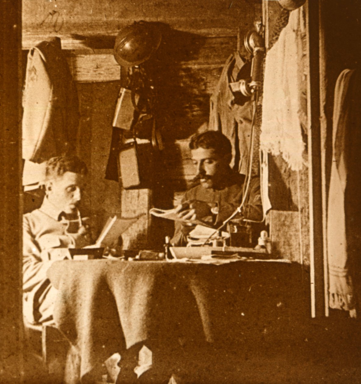 在战es中读书，c1914-c1918 作者 不明