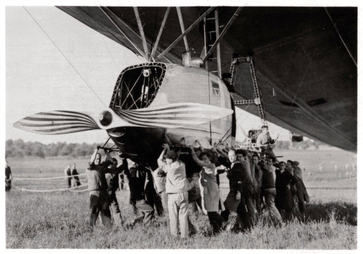 后吊船，齐柏林飞艇LZ 127齐柏林飞艇，1933年 作者 不明