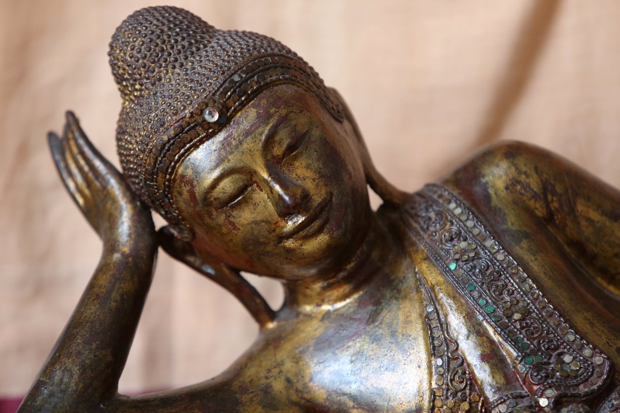 Reclining Buddha statue. Gretz. France 作者 不明