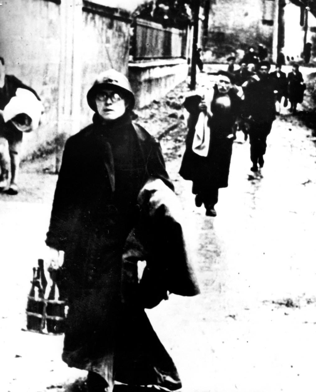 第二次世界大战，1940-1944年，离开法国诺曼底小镇的难民 作者 不明