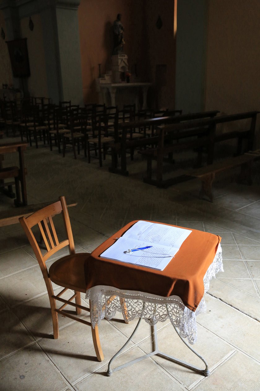 Register in a church. 作者 不明