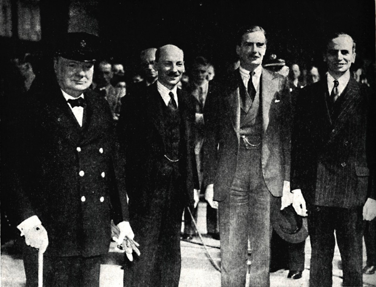 1942年6月27日，从美国返回伦敦，1945年。 作者 不明