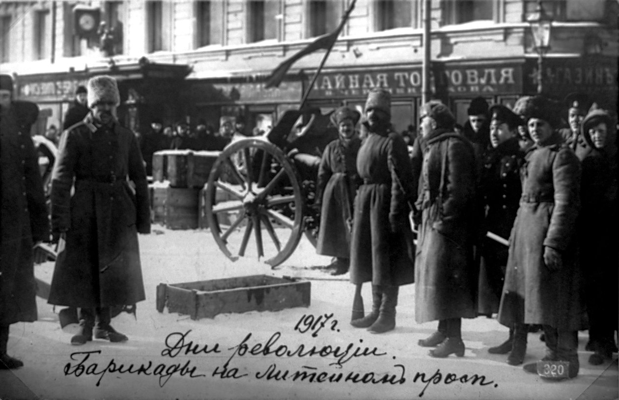 1917年2月27日，俄罗斯彼得格勒的Liteyny Prospekt的革命路障 作者 不明