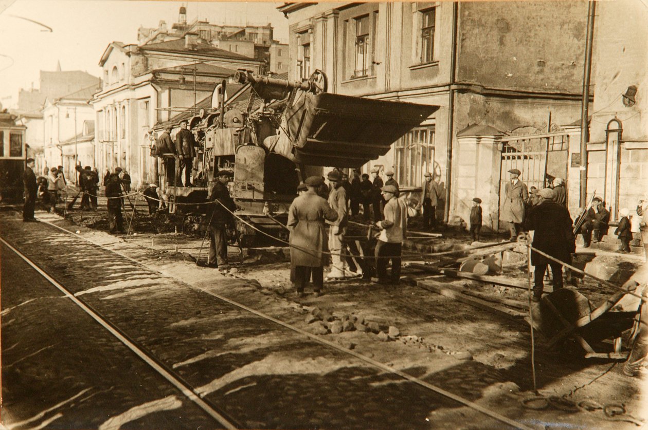 1920年代苏联莫斯科特维尔大街的道路工程 作者 不明