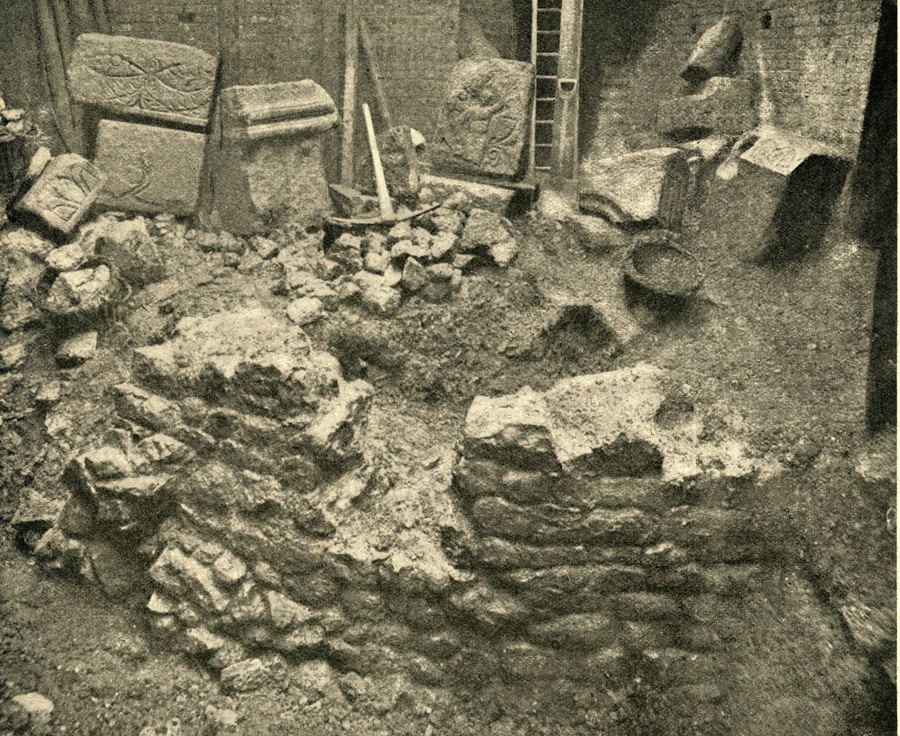 1908年，罗马遗迹在伦敦墙堡垒中发现 作者 不明