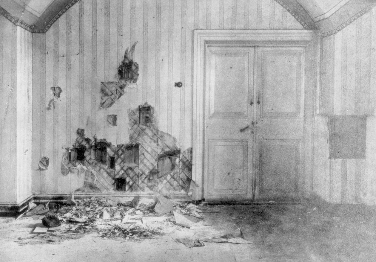 1918年7月17日，俄罗斯叶卡捷琳堡，沙皇尼古拉二世及其家人被处决的房间 作者 不明