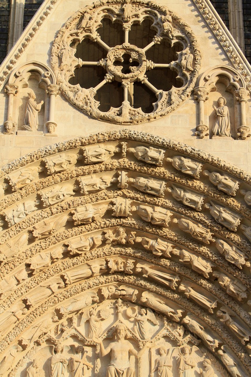 Rose window. Tympanum of the western central portal. St. Stephen