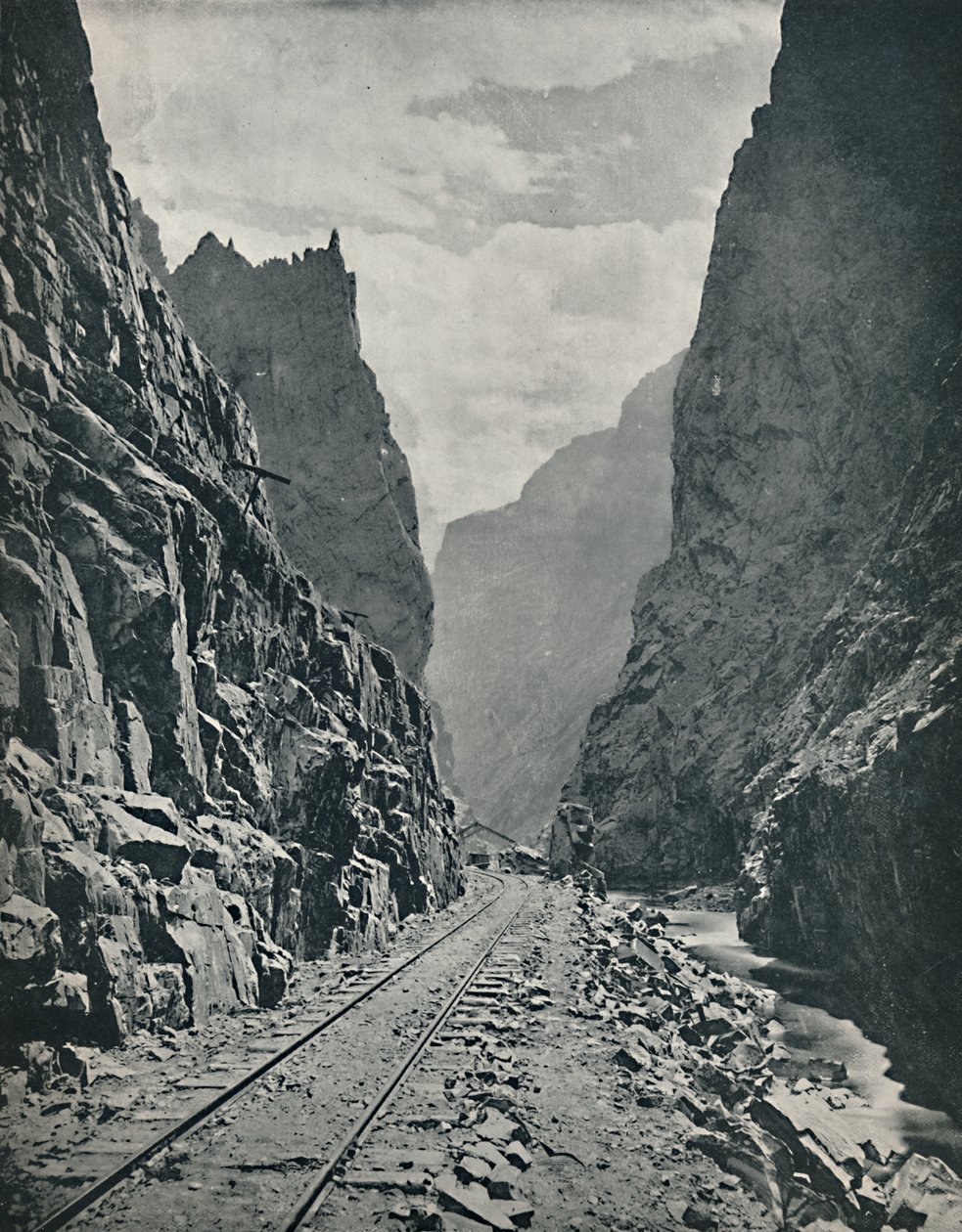 阿肯色皇家峡谷，建于1897年。 作者 不明