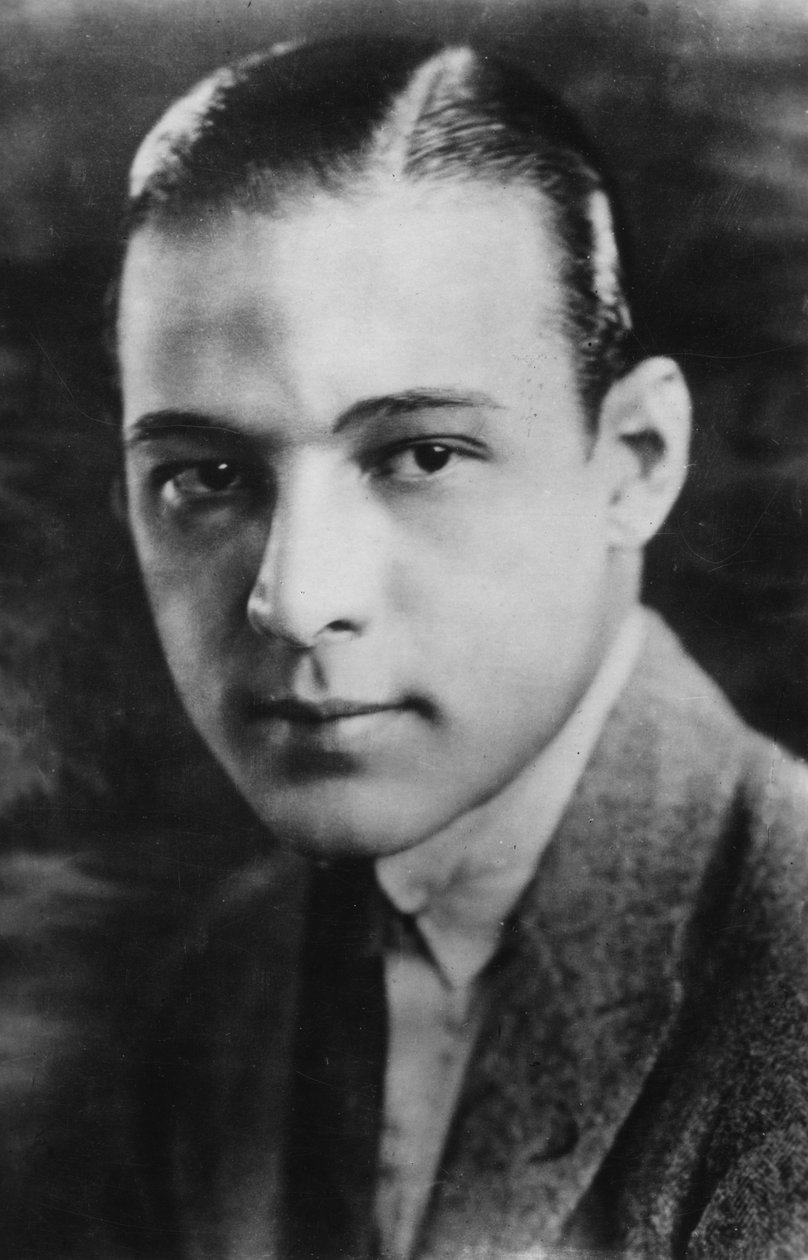 鲁道夫·瓦伦蒂诺（Rudolph Valentino）1895-1926年，意大利演员，约1920年代 作者 不明