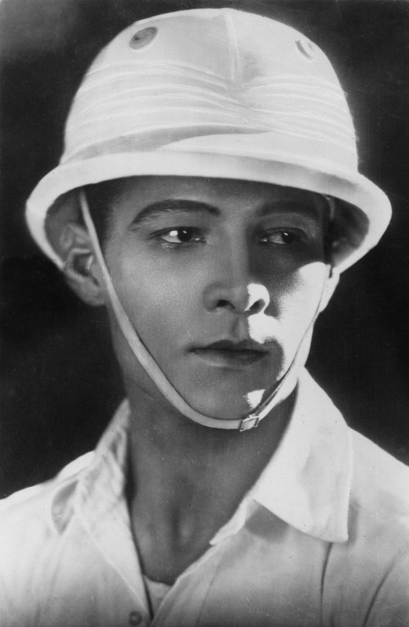 鲁道夫·瓦伦蒂诺（Rudolph Valentino）1895-1926年，意大利演员，约1920年代 作者 不明