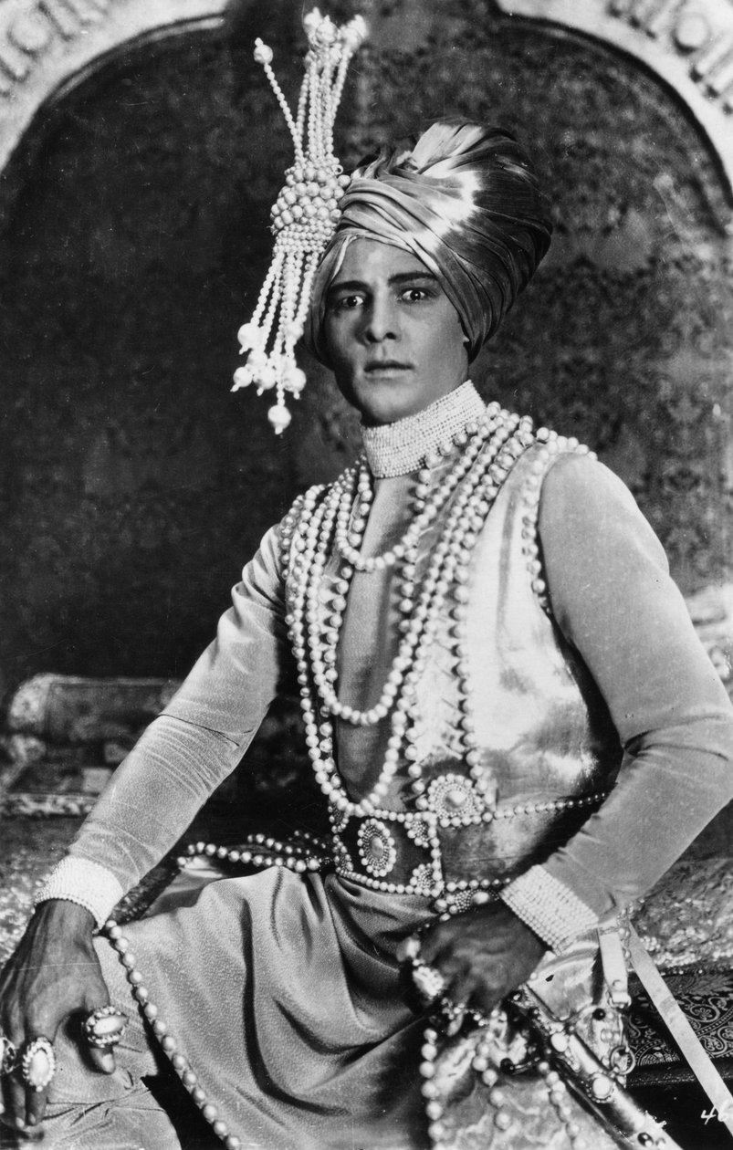 鲁道夫·瓦伦蒂诺（Rudolph Valentino）1895-1926年，《年轻的拉贾（The Young Rajah）》，1922年 作者 不明