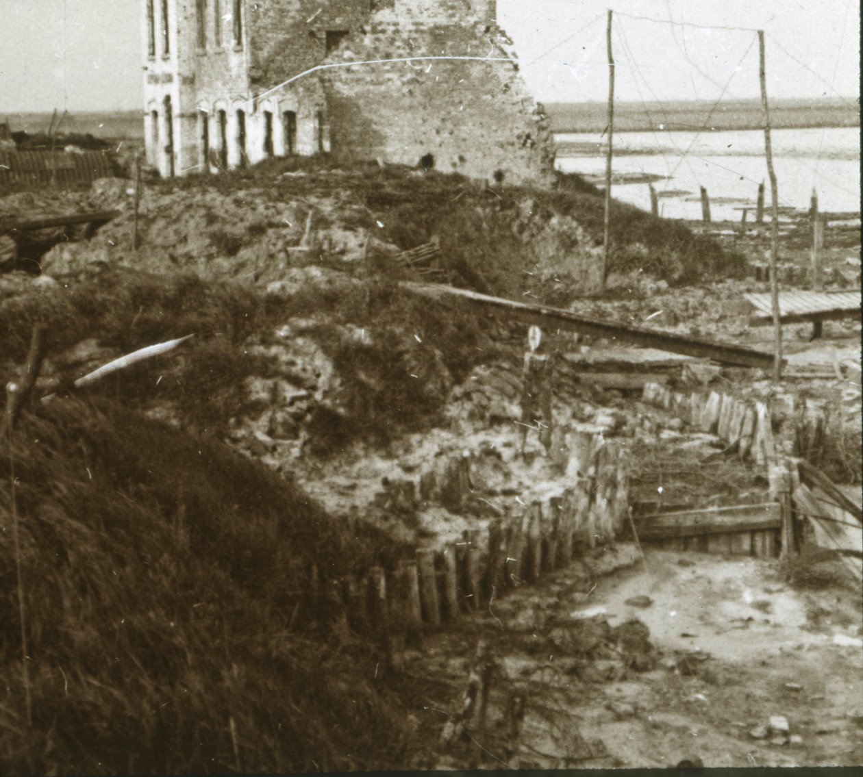 C1914-C1918沿海岸的损毁的建筑物和战es 作者 不明