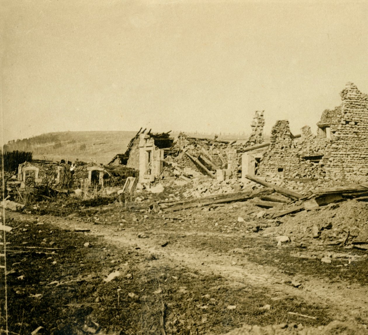 法国北部LesÉparges遗址，c1914-c1918。 作者 不明